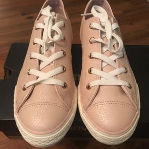 🌸Women’s Leather Converse 🌸